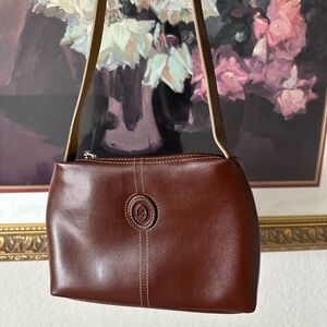 Vintage Mondani New York brown leather shoulder bag with zip closure